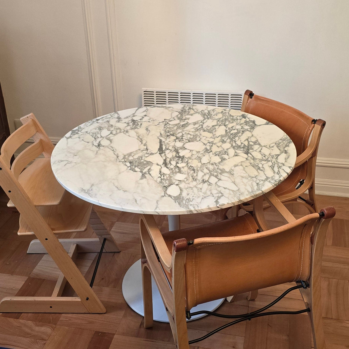 Mesa Tulip chile marmol 