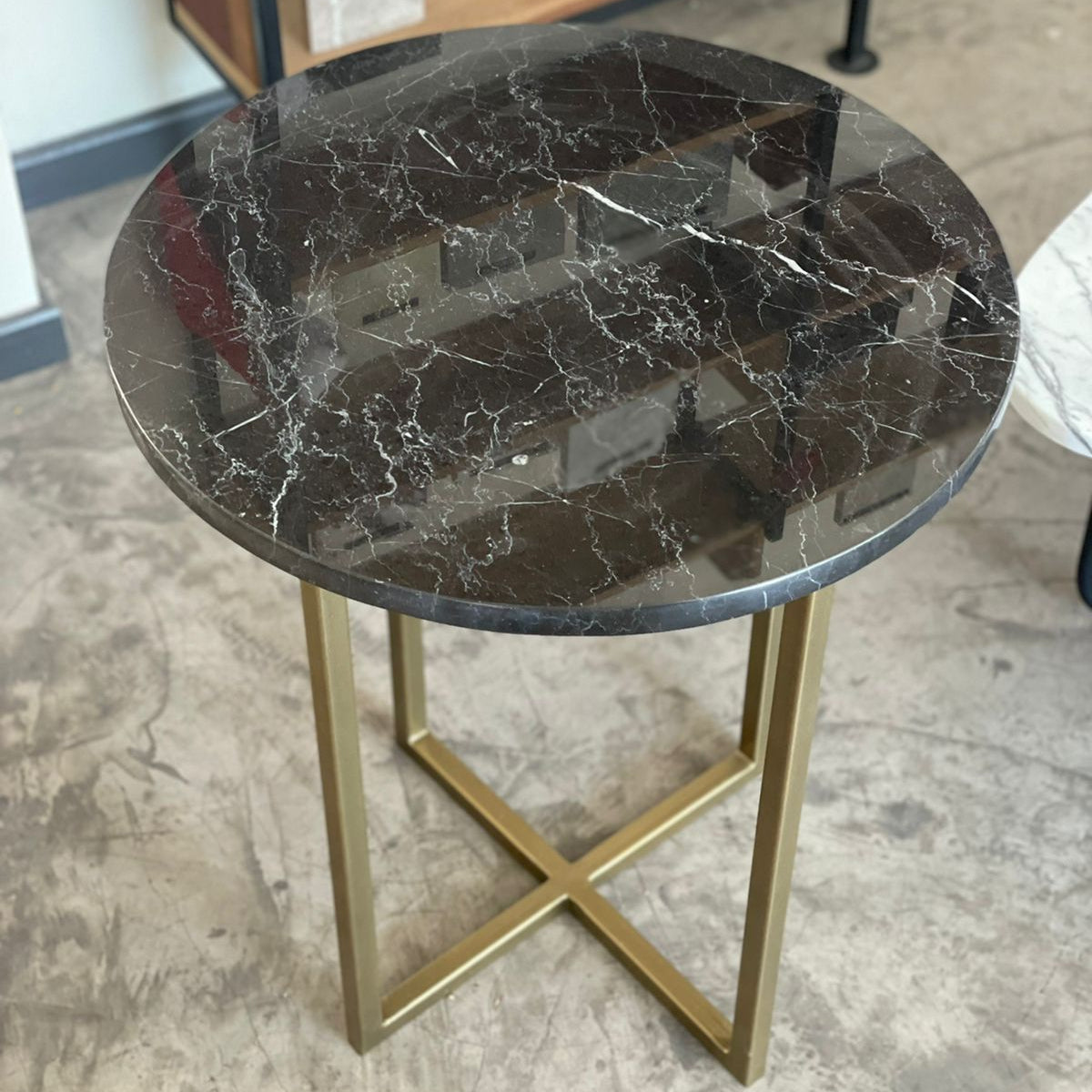 Mesa Lateral Mármol Cruz Carrara - Acero Electropintado