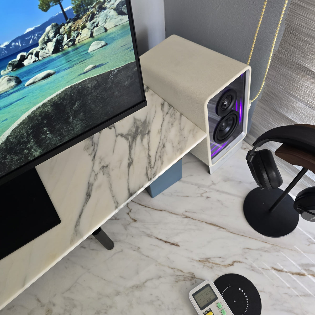 alzador pantallas metal  Marble