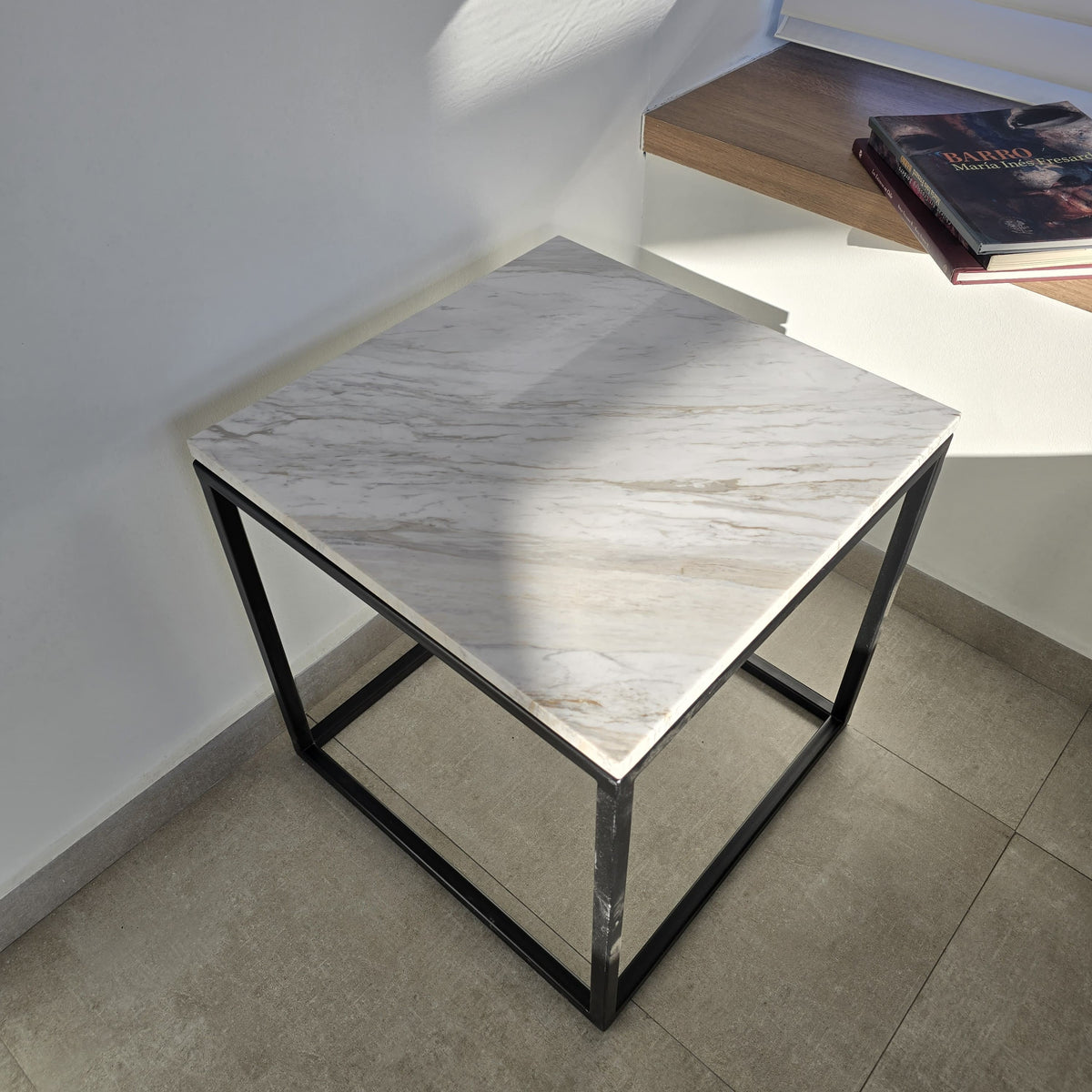 Mesa Lateral marmol Cubic