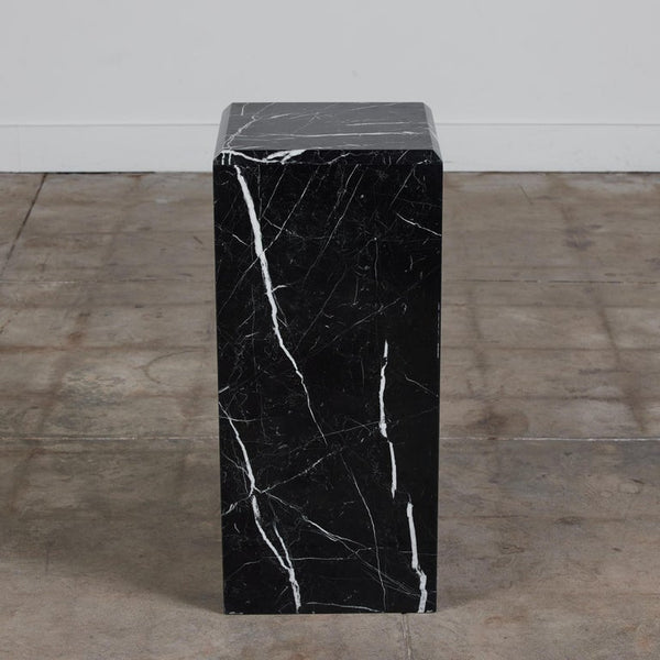 plinto de marmol marquina