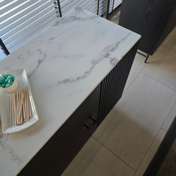 Buffet Brescia Roble Americano con Cubierta Mármol Carrara - Nordico Nativo