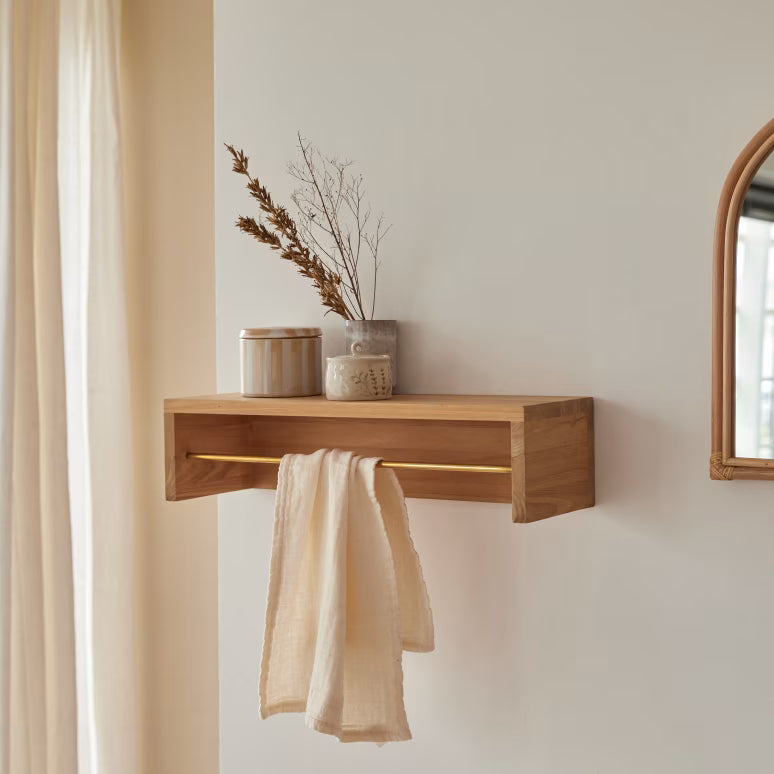 Toallero de baño con repisa de madera