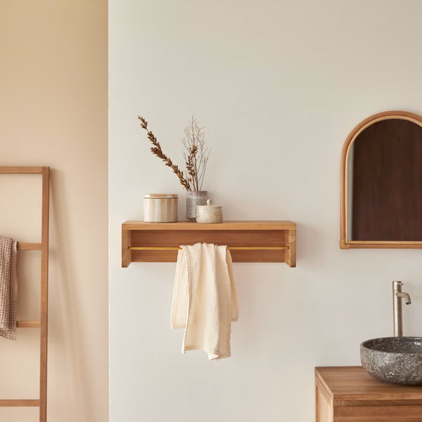 Toallero de baño con repisa de madera