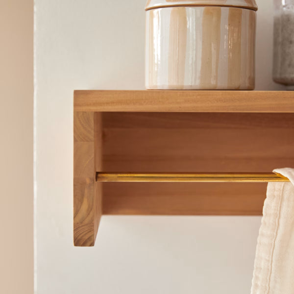 Toallero de baño con repisa de madera